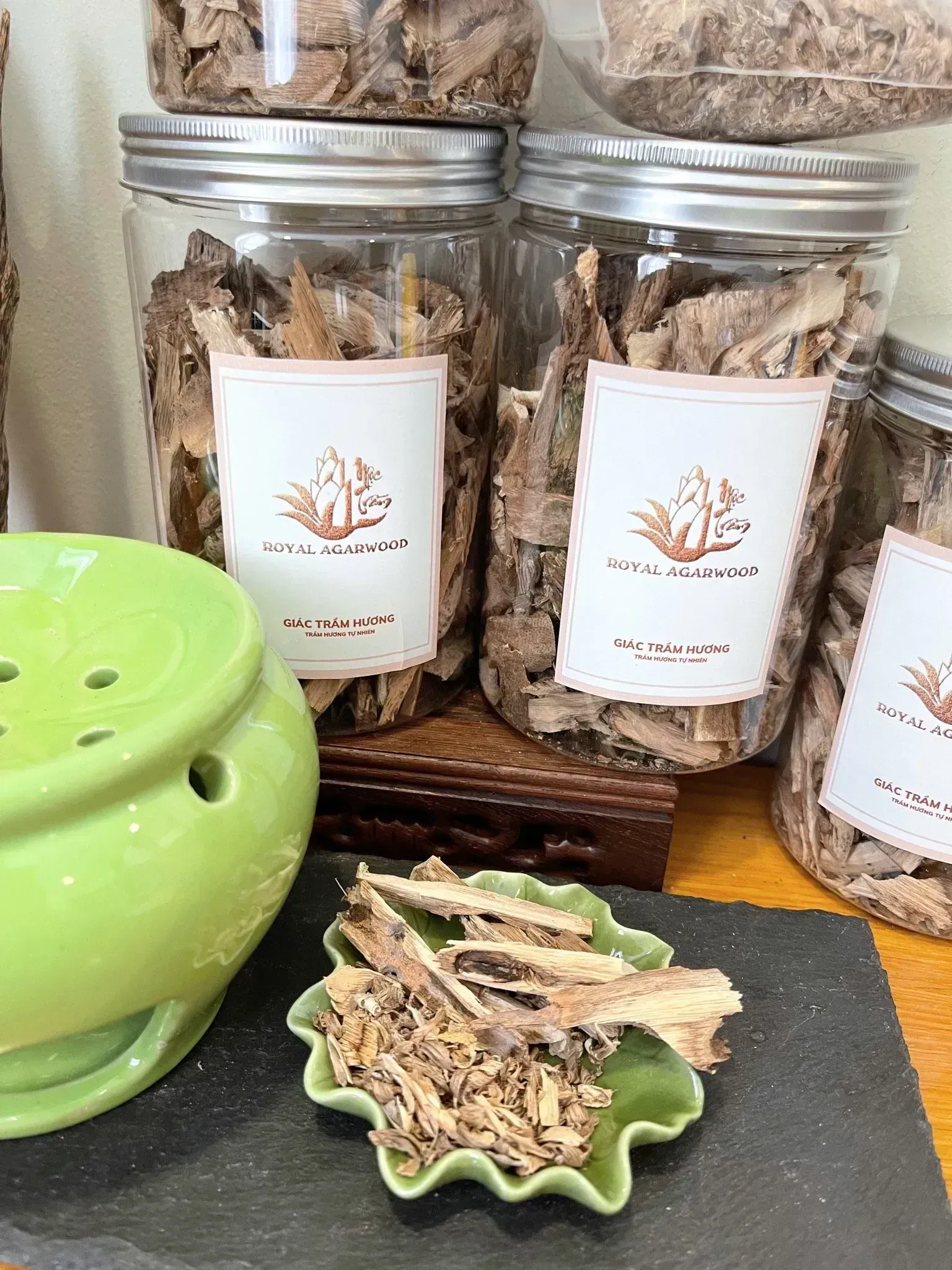 Natural Agarwood Chips &amp; Shavings – Vietnamese Oud For Burning &amp; Incense Making (100g Box)